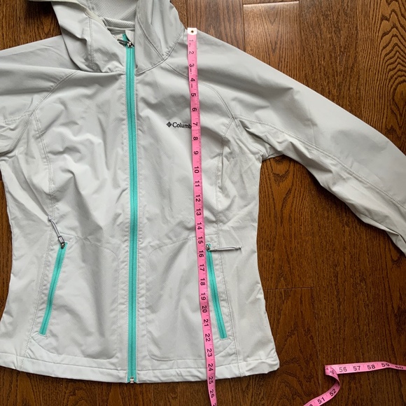 COLUMBIA Windbreaker Light Grey with Teal Detail. Size M. - Picture 7 of 9
